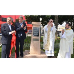 Praça Attílio de Almeida Barbosa é entregue para a população após revitalização